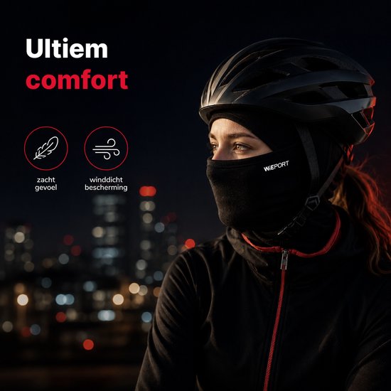 Een vrouw met een zwarte bivakmuts, helm en fietsjack. "Ultiem comfort" staat er, met iconen voor zacht gevoel en winddicht.