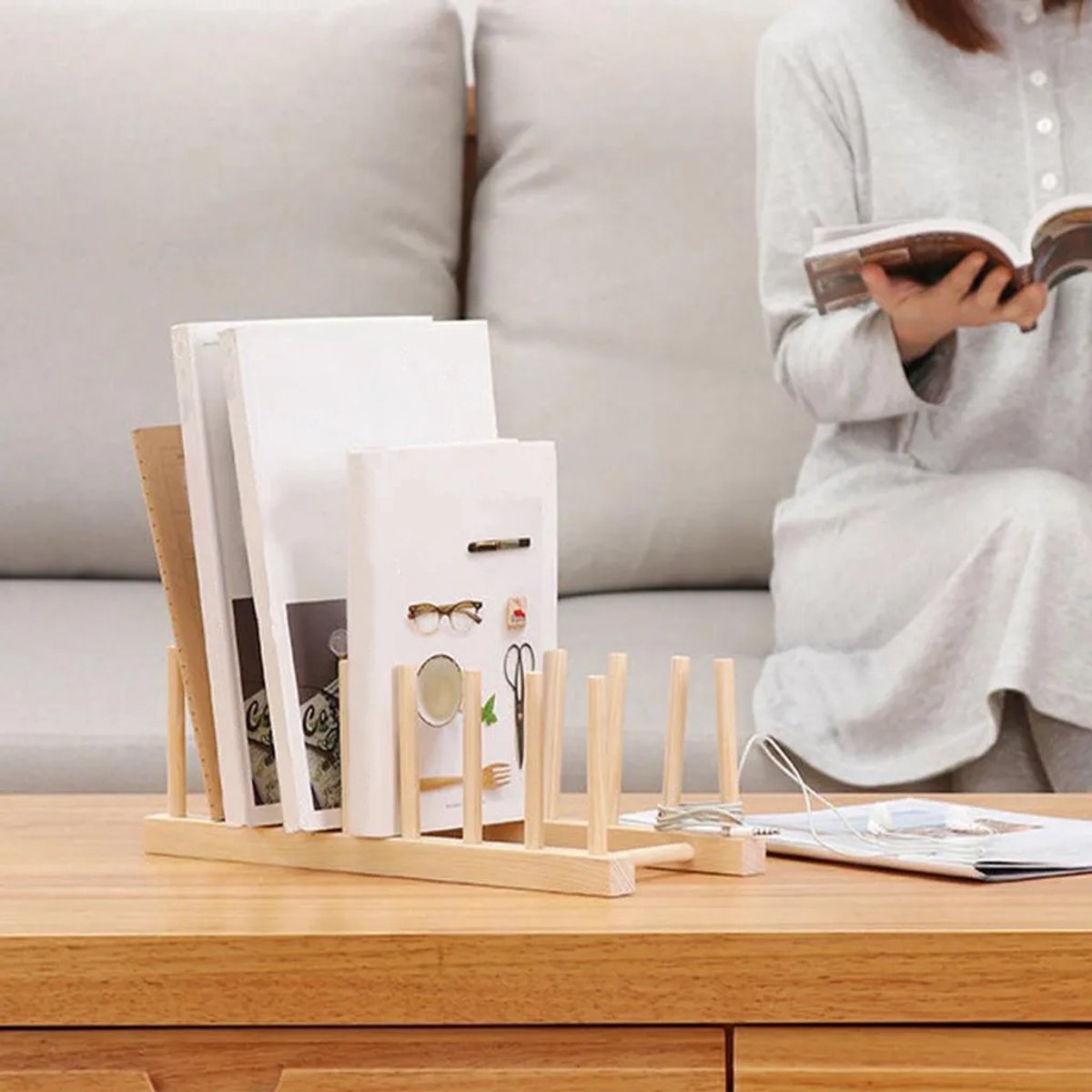 Dit ruimtebesparende houten afdruiprek meet 31 x 12,5 x 10 cm, is Geschikt voor keukenbladen, heeft een afvoersysteem en een grote capaciteit.