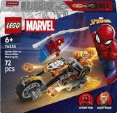 Ensemble LEGO Marvel Spider-Man vs. Ghost Rider Moto avec des figurines de Spiderman et Ghost Rider.