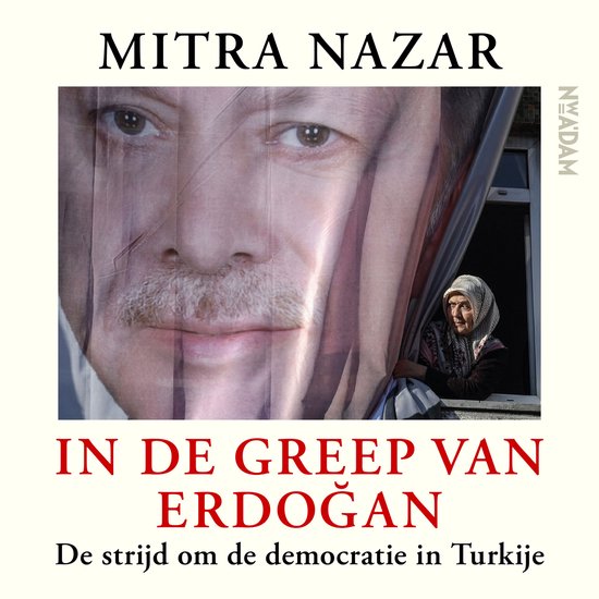 Een vrouw kijkt vanuit een raam naar een poster van Erdogan. De titel luidt "In de greep van Erdogan".
