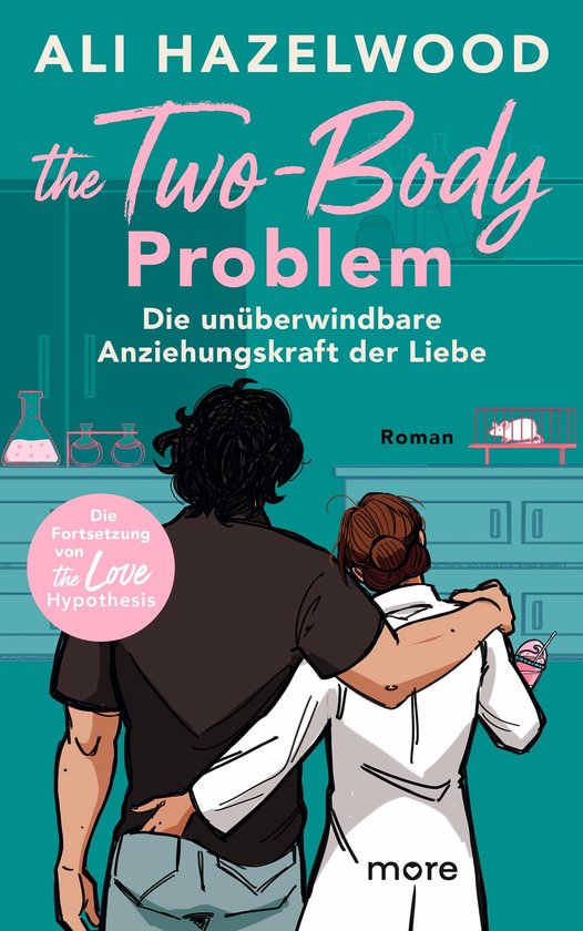 Couverture de livre : un couple dans un laboratoire, avec le titre 'The Two-Body Problem' et un autocollant sur la suite.