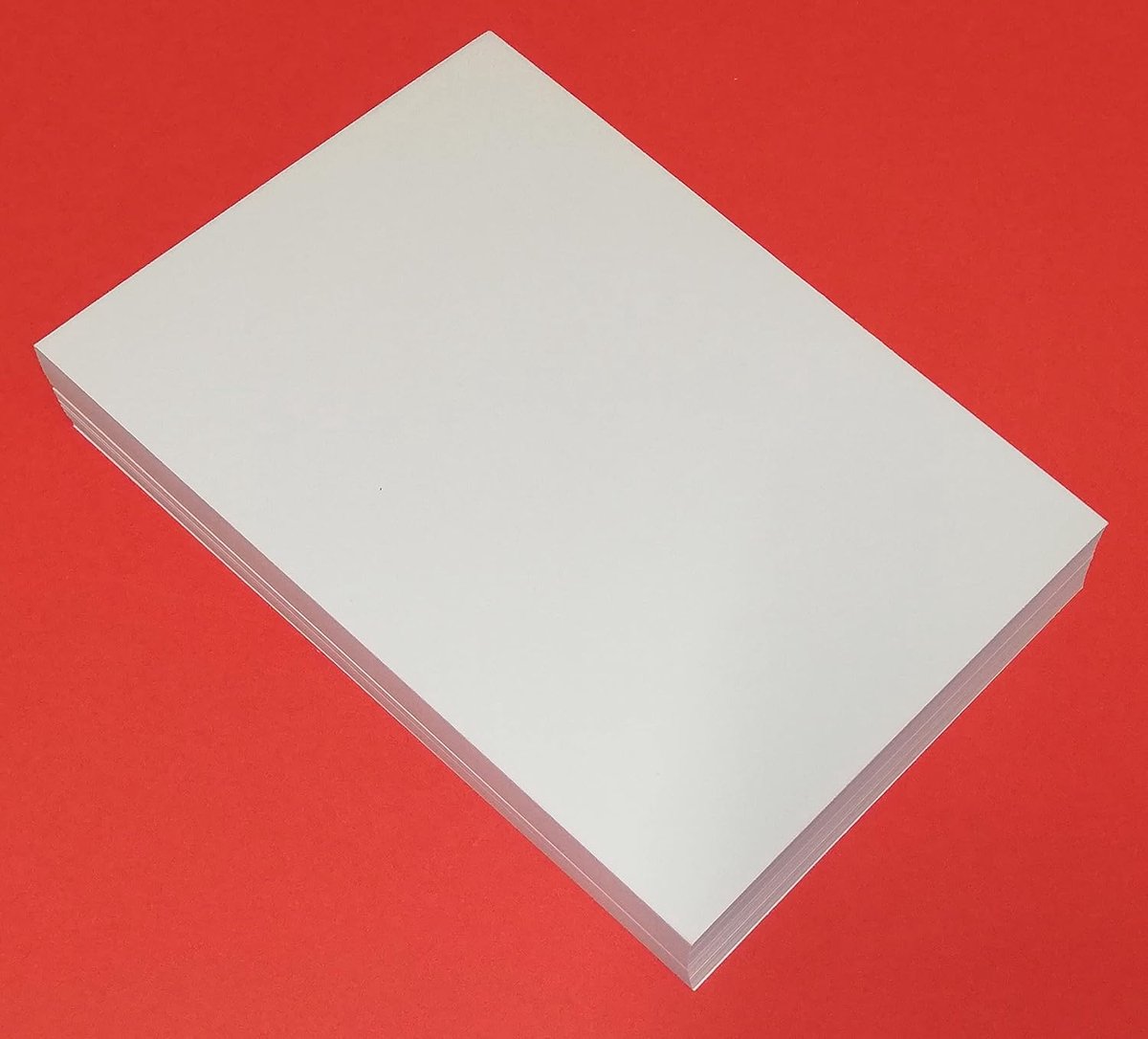 Vellen wit papier, 120 g. in A5-formaat 14,5 x 20,5 cm. voor laser- en inkjetafdrukken op voor- en achterkant