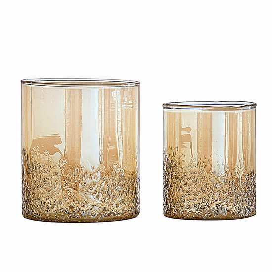 Set van twee champagnekleurige glazen windlichten met een gladde bovenkant en een ruwe, gestructureerde onderkant.