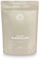 Beige staande zak Mattisson biologische bijenpollen van 300 gram met witte tekst.