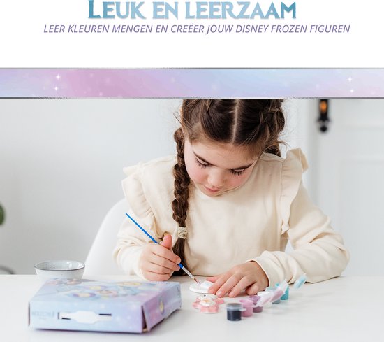 Meisje schildert Disney Frozen gipsfiguren. Tekst: Leuk en leerzaam, leer kleuren mengen en creëer figuren.