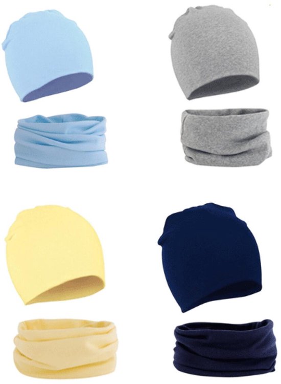 Vier sets mutsen en colsjaals in de kleuren lichtblauw, grijs, geel en donkerblauw.