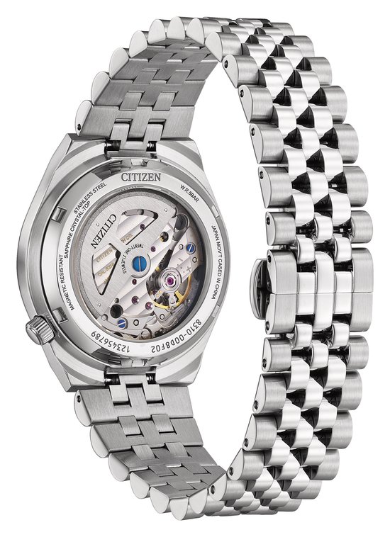 Achterkant van een Citizen horloge met zichtbaar automatisch uurwerk en metalen schakelband.