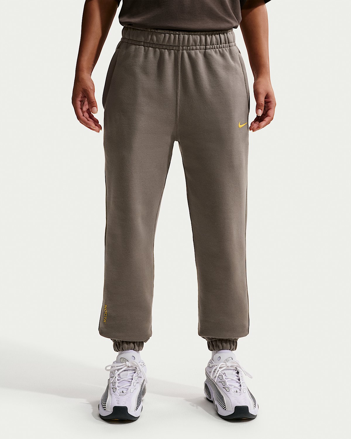 Nike NOCTA Fleece CS Joggingbroek – Ochre NOCTA Lifestyle Heren Sportbroek voor Mannen Bruin