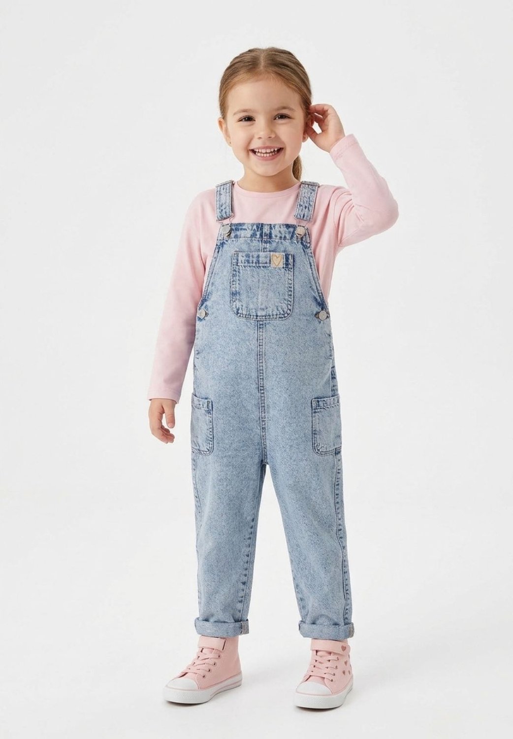 Minoti tuinbroek meisjes – denim – hartje op de borstzak – lichtblauw