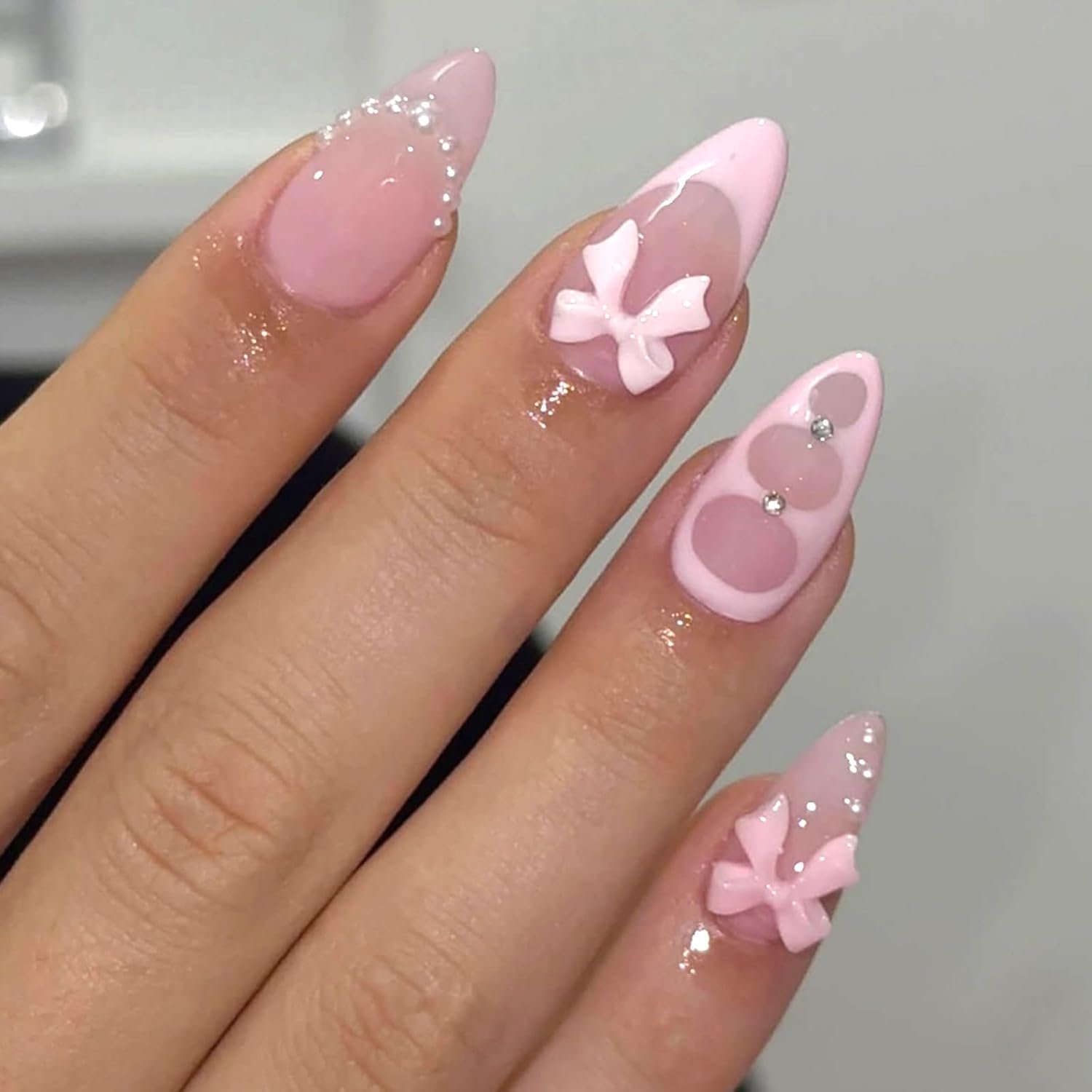 24 stuks amandelvormige press-on nagels, French nagels om op te plakken, 3D roze strik parels strass vingernagels om op te plakken, glanzende ballerina elegante valse nagels voor dames en
