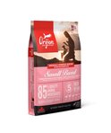 Zak Orijen Small Breed hondenvoer met 85% kwaliteitsingrediënten en afbeelding van persoon met kleine hond.