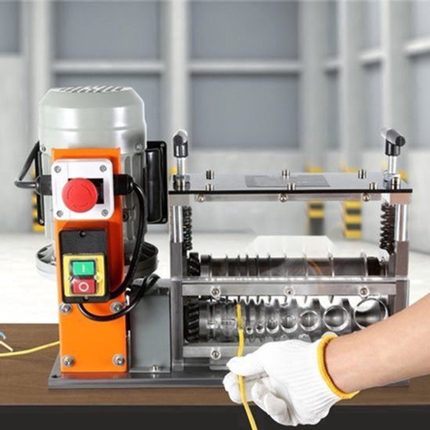 Kabelstripmachine - Elektrische kabel- en draadstripper - Capaciteit 1,5–32 mm - Vermogen 750 W - Snelheid 30 m/min - Mes van 65 Mn veerstaal - Voor koperdraad
