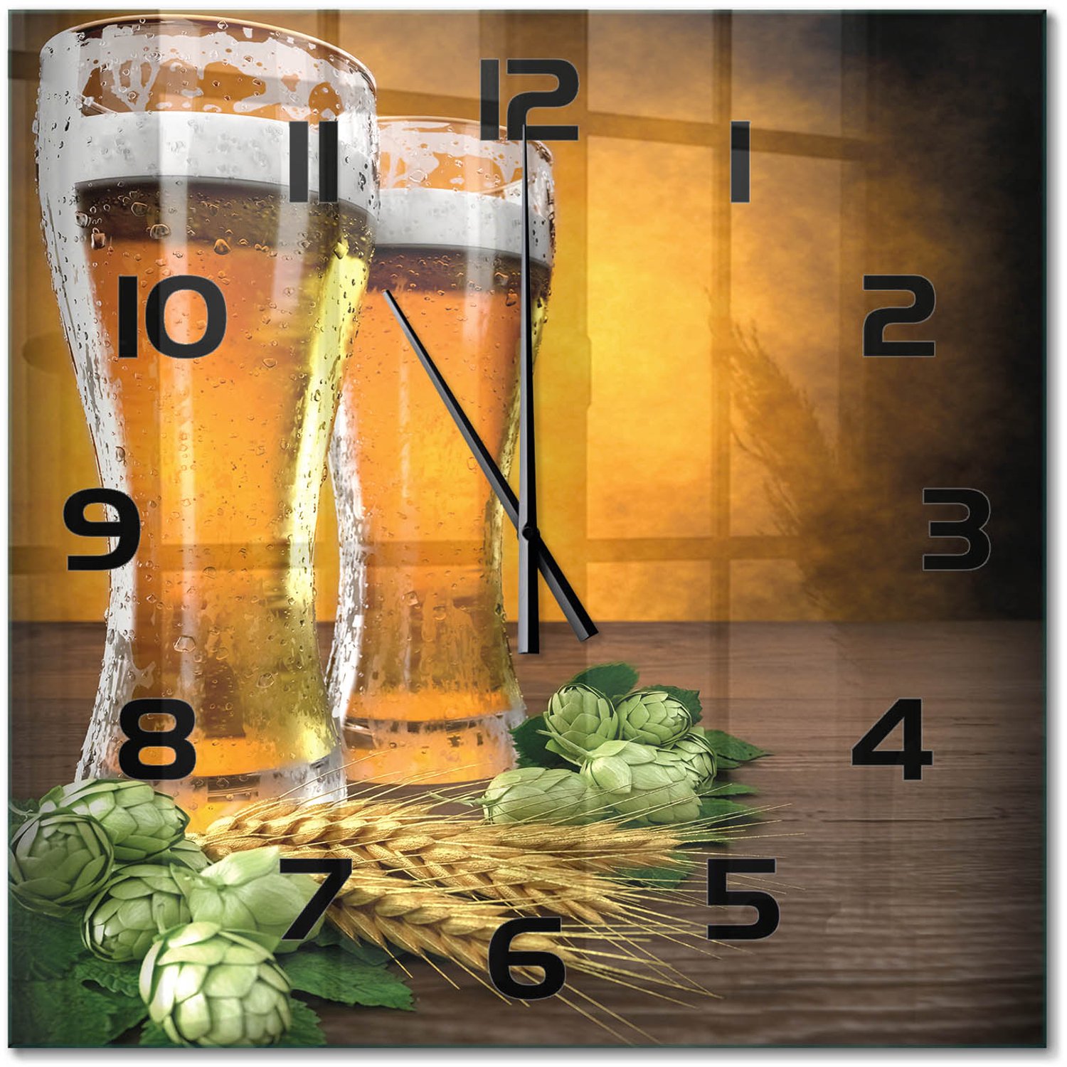 TULUP Wandklok - Twee glazen bier Glazen Klok Met Print - 60x60 cm - Oranje Wandklok Glas Met Motief - Zwarte handen - Vierkante Klok - Wandklok Glas Decoratie - Gekleurde Glazen Klok