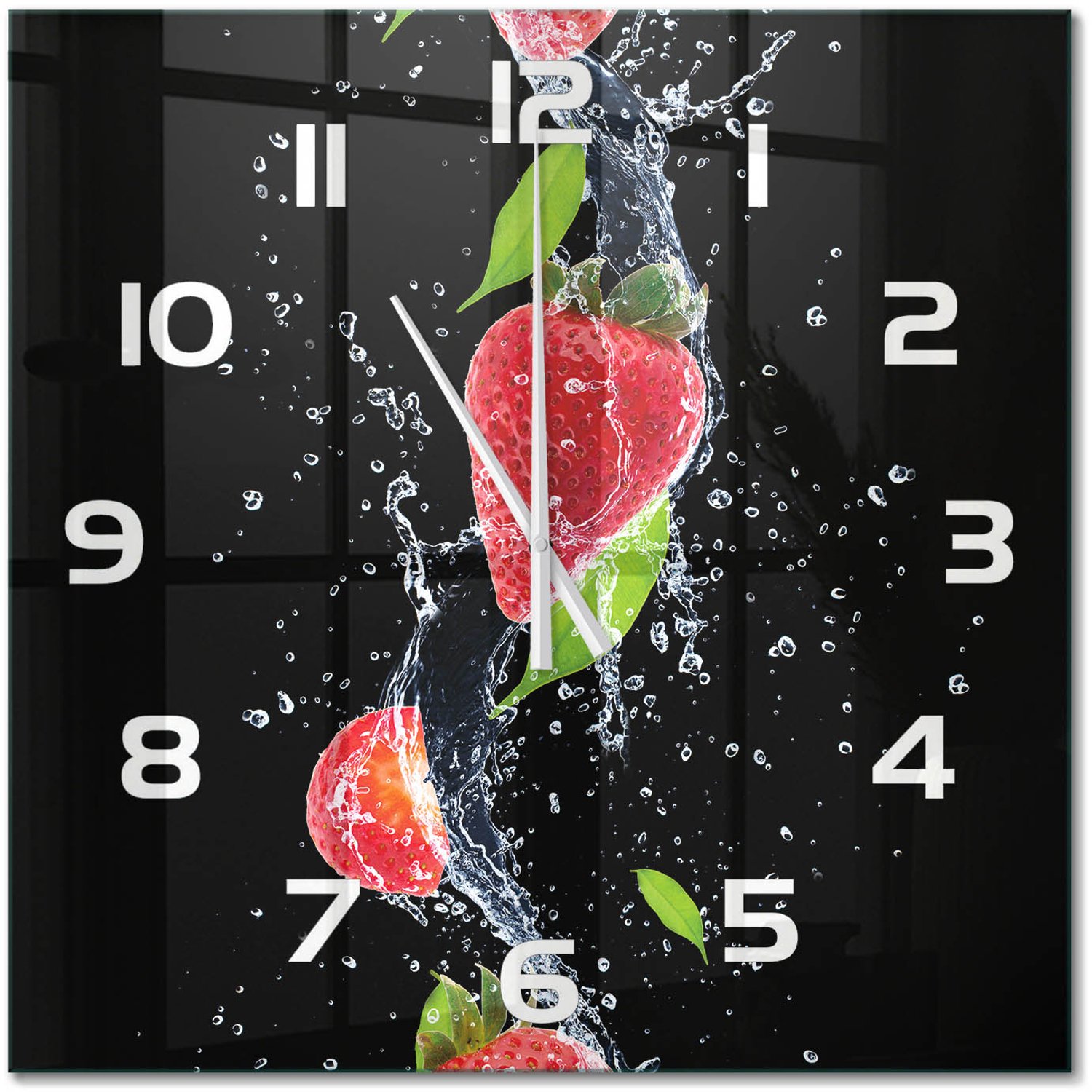 TULUP Wandklok - Aardbeien en water Gekleurde Glazen Klok - 60x60 cm - Rood Glazen Klok Met Print - Witte handen - Vierkante Klok - Moderne Wandklok Glas - Wandklok Glas Decoratie