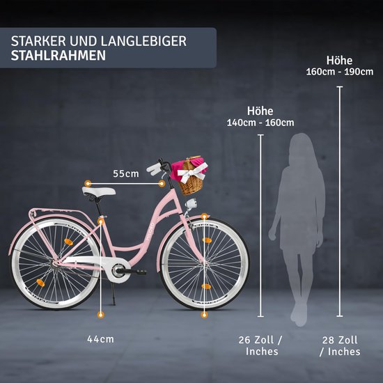 Roze stadsfiets met stalen frame, mandje en maataanduidingen voor 26 en 28 inch modellen.