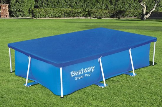Blauw Bestway Steel Pro rechthoekig zwembad afdekzeil op een bovengronds frame in een grasveld.
