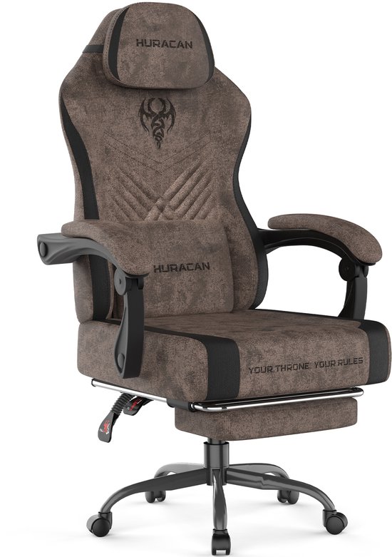 Bruine gamingstoel met voetensteun, logo-borduursels en "YOUR THRONE, YOUR RULES" tekst op de zitting.