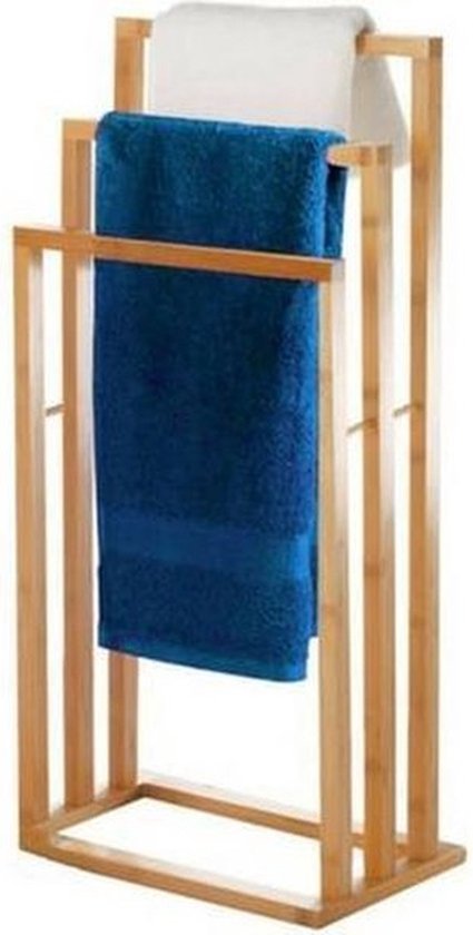 Bruin bamboe handdoekenrek met 3 stangen, met een blauwe en witte handdoek.