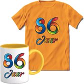 86 Jaar Vrolijke Verjaadag T-shirt met mok giftset Geel | Verjaardag cadeau pakket set | Grappig feest shirt Heren – Dames – Unisex kleding | Koffie en thee mok | Maat XXL