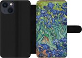 Bookcase Geschikt voor iPhone 13 telefoonhoesje - Irissen - Vincent van Gogh - Met vakjes - Wallet case met magneetsluiting