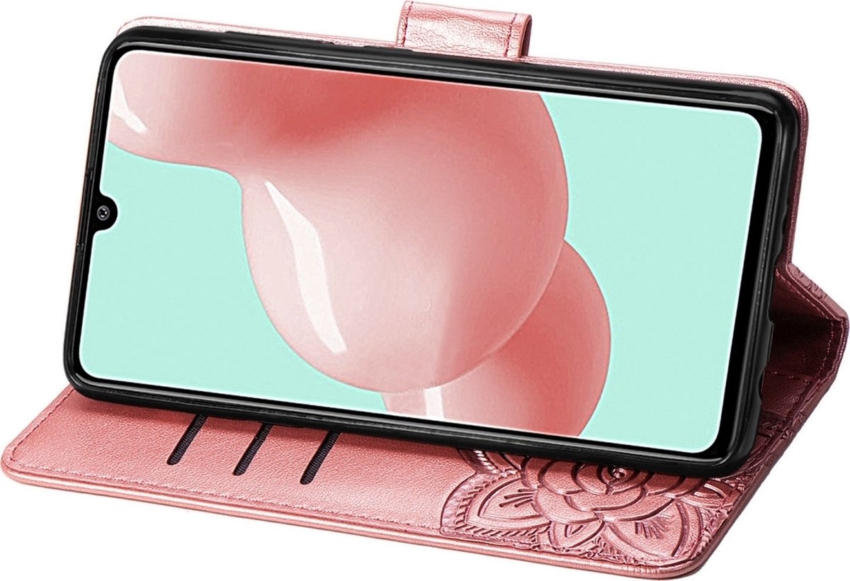 Mobigear Telefoonhoesje geschikt voor Samsung Galaxy A41 Hoesje | Mobigear Butterfly Bookcase Portemonnee | Pasjeshouder voor 3 Pasjes | Telefoonhoesje voor Pinpas / OV Kaart / Rijbewijs - Roségoud