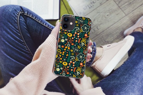 Coque iPhone 12 mini - Filles - Papillon - Plantes - Motifs - Fille - Kids - Enfants - Meiden - Coque de téléphone en Siliconen