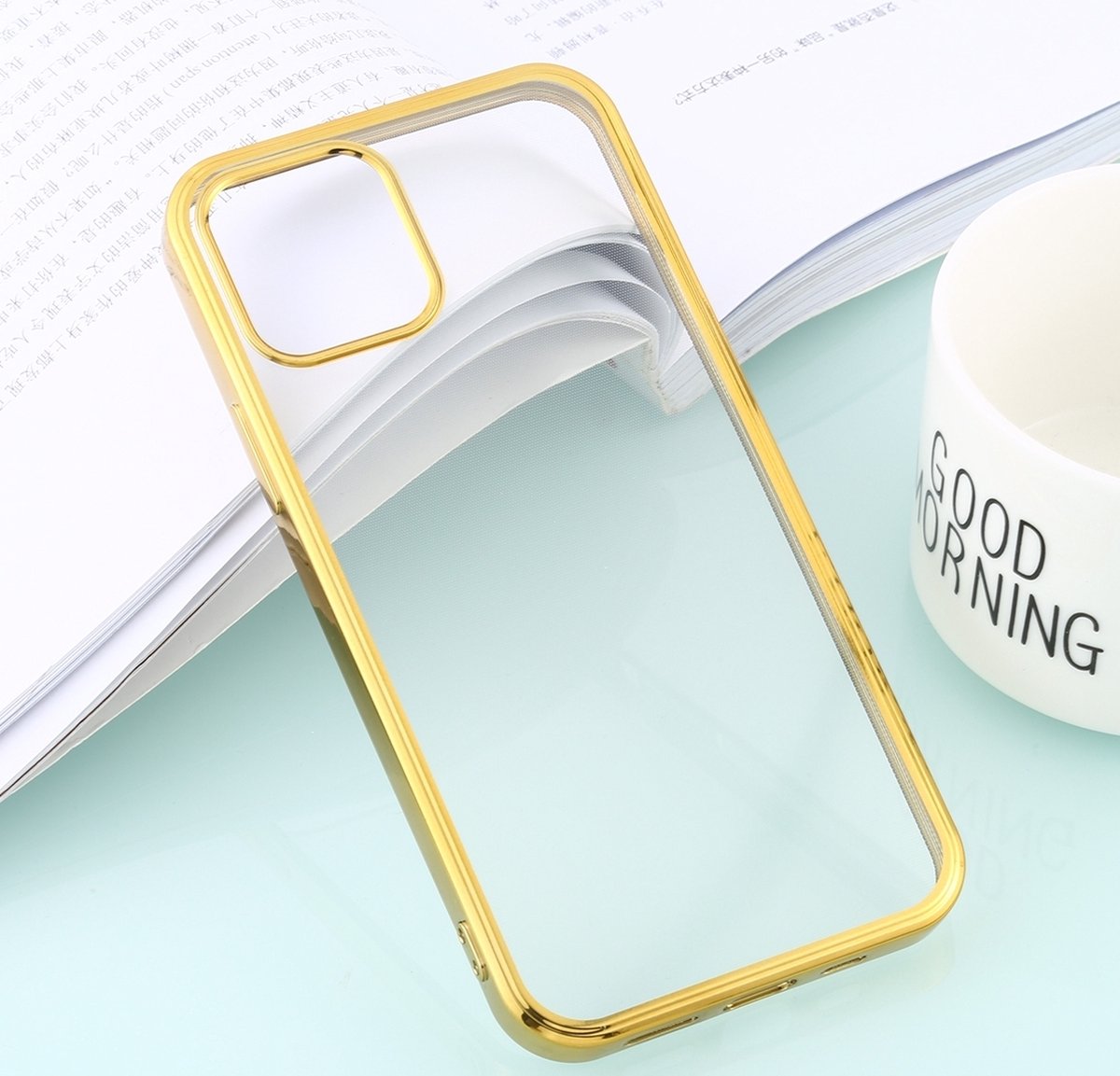 Mobigear Hoesje geschikt voor Apple iPhone 12 Pro Max Telefoonhoesje Flexibel TPU | Mobigear Royal Backcover | iPhone 12 Pro Max Case | Back Cover - Transparant / Goud
