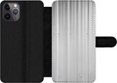 Bookcase Geschikt voor iPhone 11 Pro Max telefoonhoesje - Golfplaten - Metaal - Grijs - Met vakjes - Wallet case met magneetsluiting