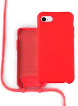 Coverzs Silicone case met koord - Telefoonhoesje met koord - Backcover hoesje met koord - touwtje - geschikt voor Apple iPhone SE 2022 - Rood