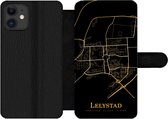 Bookcase Geschikt voor iPhone 12 Pro telefoonhoesje - Lelystad - Kaart - Goud - Met vakjes - Wallet case met magneetsluiting