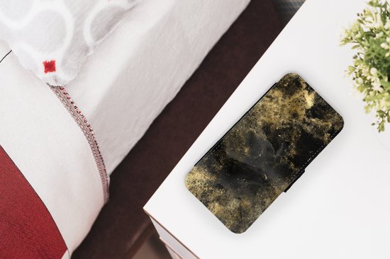 Telefoonhoesje Geschikt voor iPhone XR telefoonhoesje - Gold - Luxe - Vintage - Zwart - Met vakjes - Wallet case met magneetsluiting