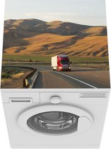 Wasmachine beschermer mat - Rode vrachtwagen tussen de heuvels - Breedte 60 cm x hoogte 60 cm