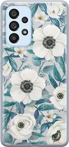 Leuke Telefoonhoesjes - Hoesje geschikt voor Samsung Galaxy A33 - Witte bloemen - Soft case - TPU - Bloemen - Blauw