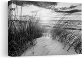 Artaza Canvas Schilderij Strand en Zee vanuit Duinen met Zonsondergang - Zwart Wit - 30x20 - Klein - Foto Op Canvas - Canvas Print
