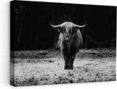 Artaza - Canvas Schilderij - Schotse Hooglander bij het Bos - Zwart Wit - 60x40 - Foto Op Canvas - Canvas Print