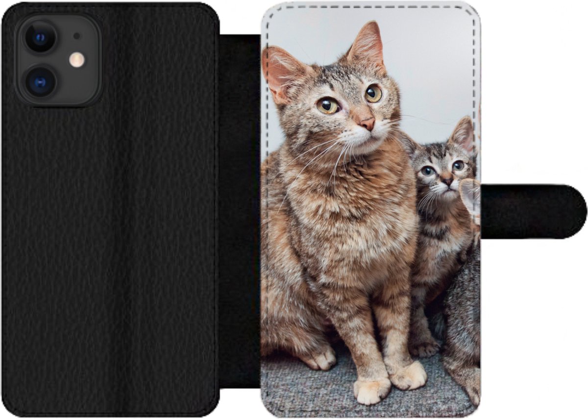 Telefoonhoesje Geschikt voor iPhone 12 Pro Max telefoonhoesje - Kat - Kittens - Vacht - Met vakjes - Wallet case met magneetsluiting