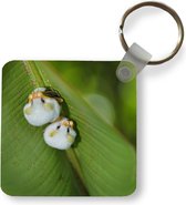 Sleutelhanger - Uitdeelcadeautjes - Witte vleermuizen op groen blad - Plastic
