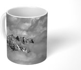 Mok - De top van de Mont Blanc berg tussen allerlei wolken - 350 ML - Beker - Uitdeelcadeautjes