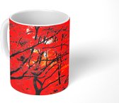 Mok - De esdoorn bladeren in de bomen zijn rood verkleurd - 350 ML - Beker - Uitdeelcadeautjes