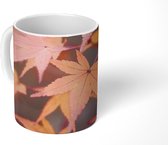 Mok - Pastelkleurige herfstbladeren - 350 ML - Beker - Uitdeelcadeautjes
