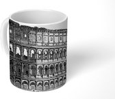 Mok - Zwart-wit tekening van het Romeinse Colosseum - 350 ML - Beker - Uitdeelcadeautjes