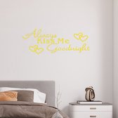 Stickerheld - Muursticker Always kiss me goodnight - Slaapkamer - Liefde - decoratie - Engelse Teksten - Mat Geel - 27.5x73.8cm