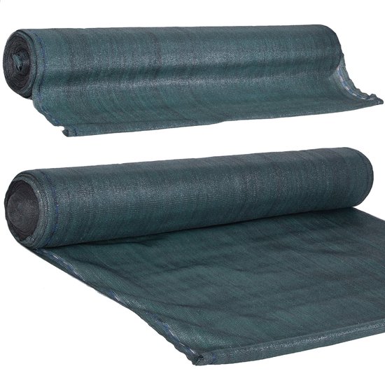 Twee opgerolde rollen groen schaduwdoek, 1,5 x 50 m, 90% schaduw, 140g/m².