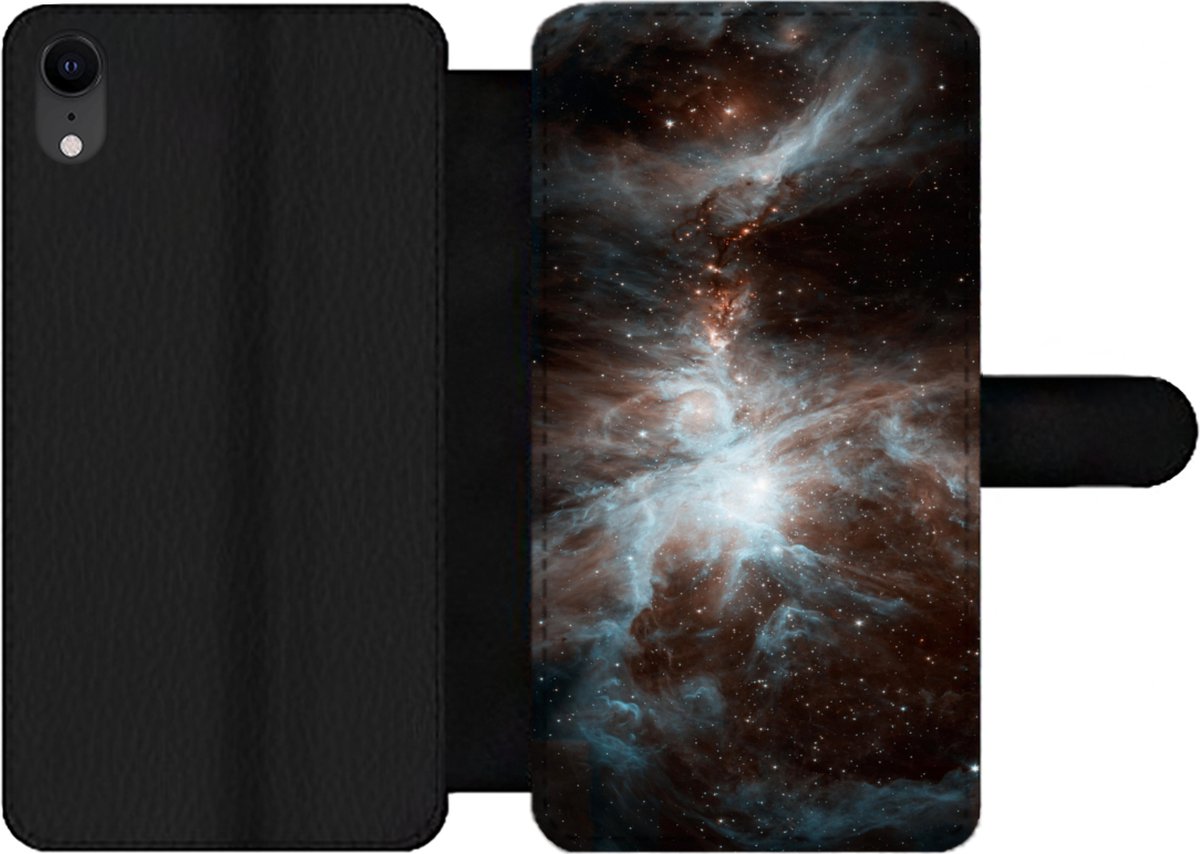 Telefoonhoesje Geschikt voor iPhone XR telefoonhoesje - Galaxy - Planeet - Sterren - Met vakjes - Wallet case met magneetsluiting