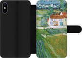 Bookcase Geschikt voor iPhone X telefoonhoesje - Landschap met koets en trein - Vincent van Gogh - Met vakjes - Wallet case met magneetsluiting