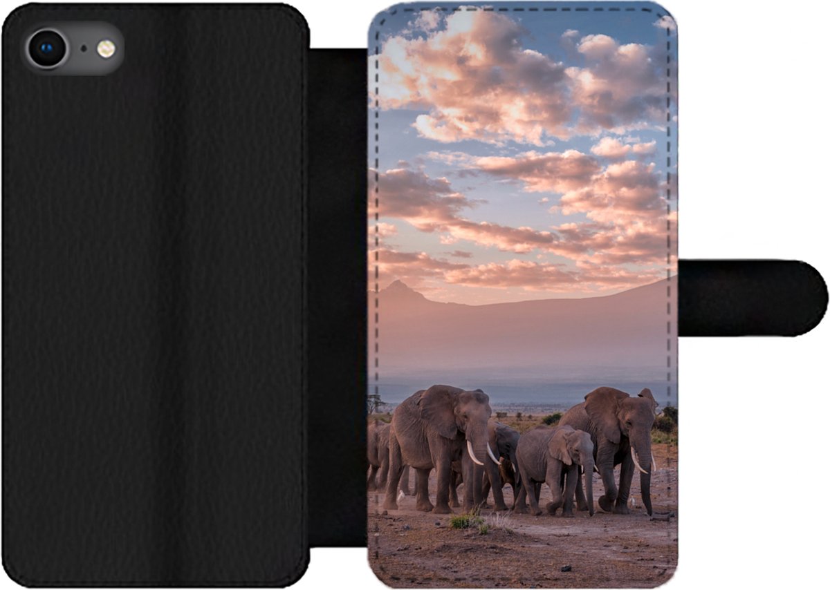 Telefoonhoesje Geschikt voor iPhone 8 telefoonhoesje - Olifant - Dieren - Avond - Landschap - Savanne - Met vakjes - Wallet case met magneetsluiting