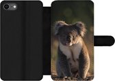 Bookcase Geschikt voor iPhone 7 telefoonhoesje - Koala - Zon - Dier - Kids - Jongens - Meiden - Met vakjes - Wallet case met magneetsluiting
