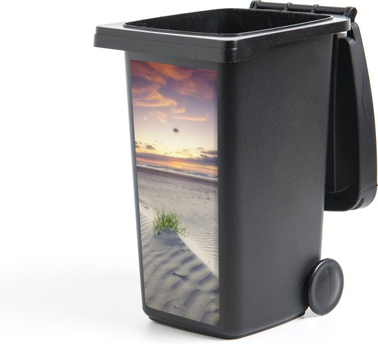 Container sticker Zonsondergang in een landschap in Nederland - 44x98 cm - Kliko sticker