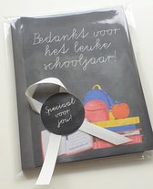 Pakketje 'Bedankt voor het leuke schooljaar' - Meer Leuks - Kaart + Notitieblokje samen leuk verpakt. Cadeautje voor meester of juf.