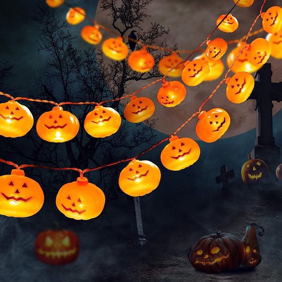 Vector Gemakkelijk Eng Spookachtig Glimlachen Halloween Pompoen Geïsoleerd. Jack O Lantaarn Traditioneel Contour Decoratie Symbool Van Vakantie Viering In Tekenfilm Tekening Stijl